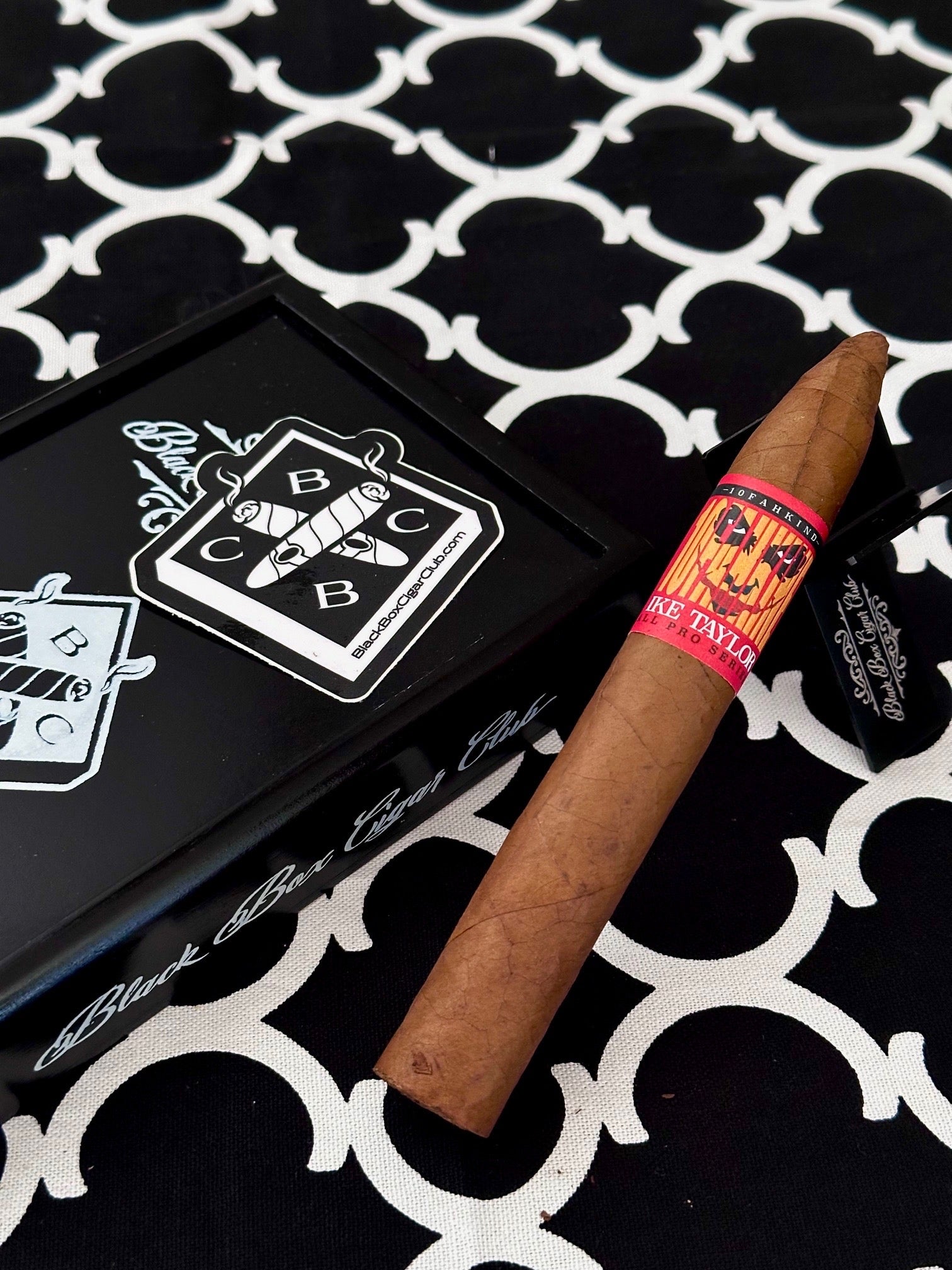 Howard G Cigars- 1OFAHKINE 